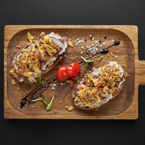 Брускетта с рваной говядиной